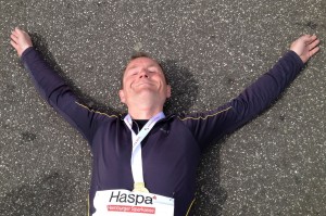 Glücklicher Marathonläufer